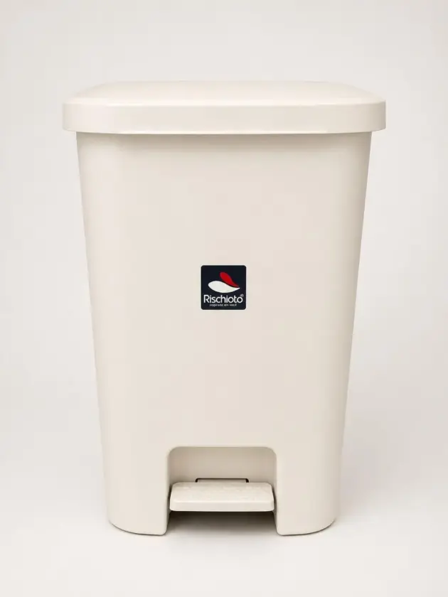Basurero Plástico Con Pedal Blanco Hueso 40lt, Rischoto