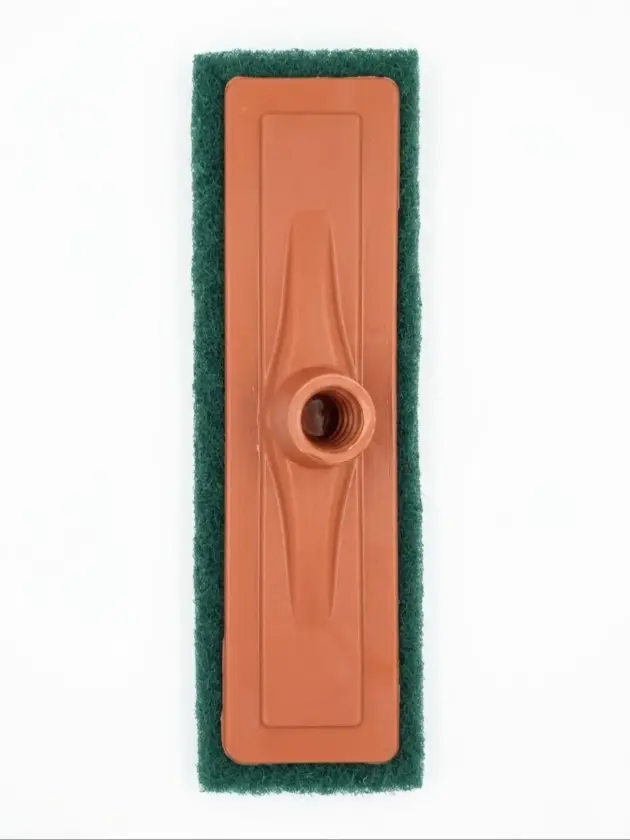 Limpia azulejo fibra verde con mango de madera